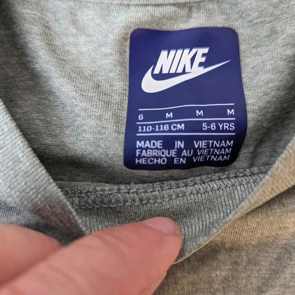 Nike Kids Tee Shirt/ 5-6 yrs. - Picture 4 of 4